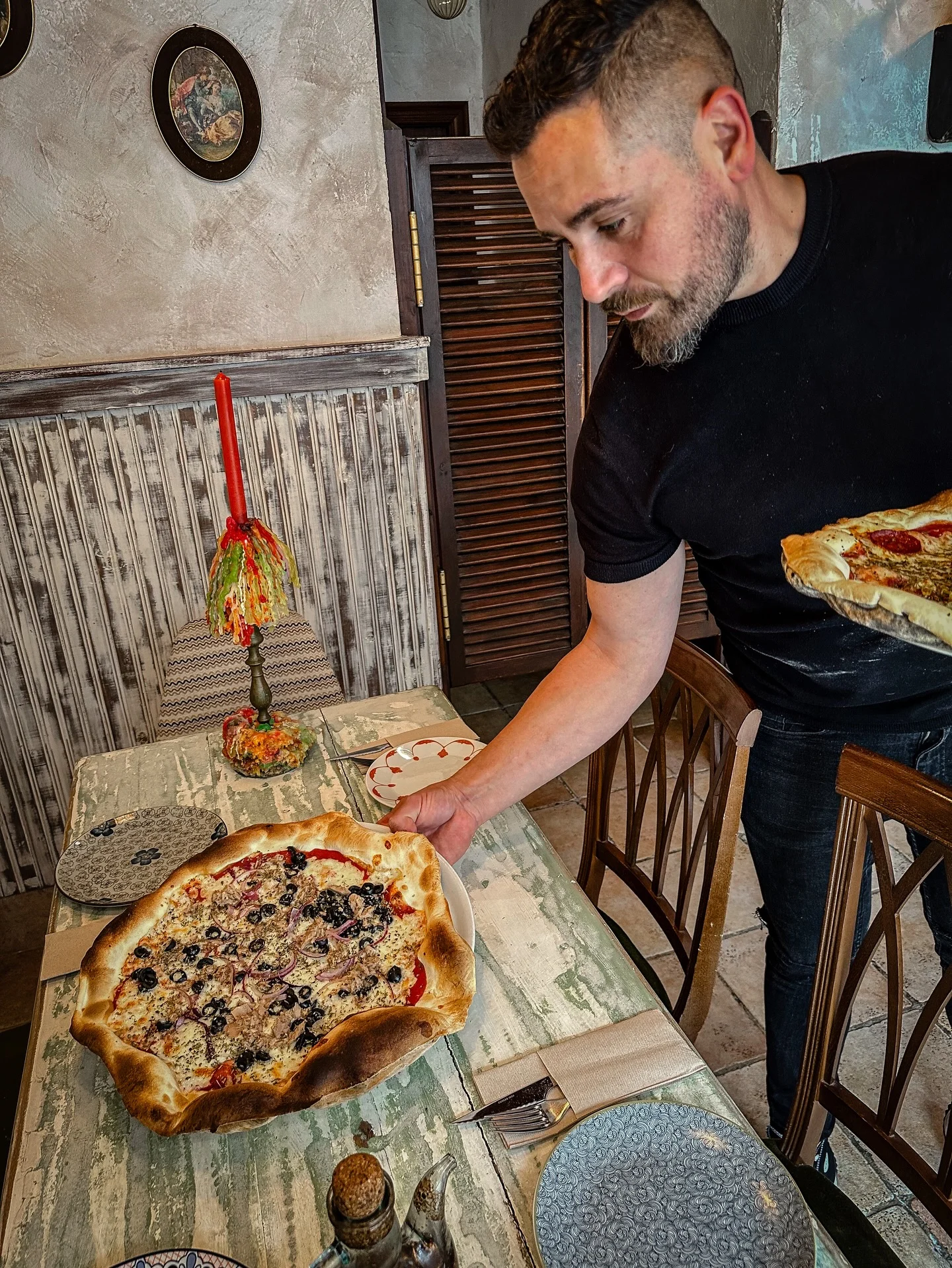 Inicio 4 pizza recién hecha en La Piccola Stanza